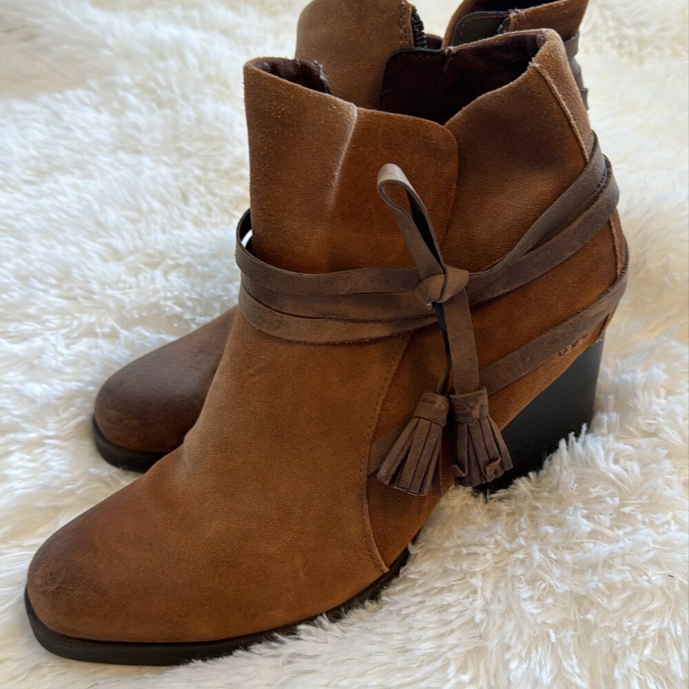 BOC Brown/Amber leather tassel booties size 8.5